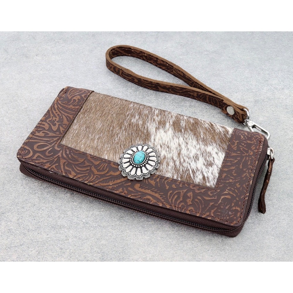 A Tipi Wristlet Wallet Womens OS Brown NWT Tooled Leather Cowhide Turquoise